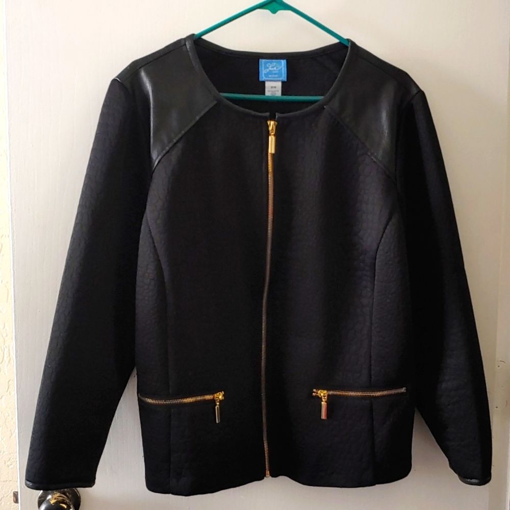 Woman's lightweight black zippered long sleeve jacket 16W